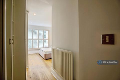 undefined, Kings Avenue, London, SW4