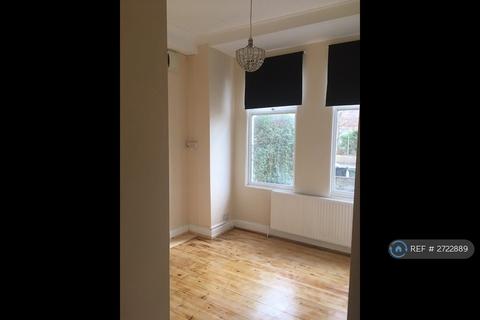 2 bedroom flat to rent, Buckleigh Road, Streatham, SW16