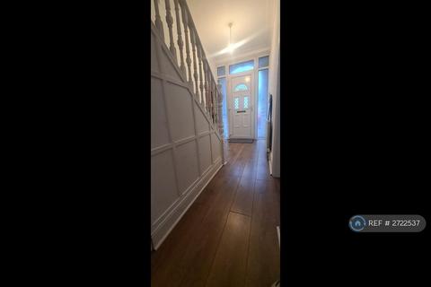 3 bedroom terraced house to rent, Barriedale, London, SE14