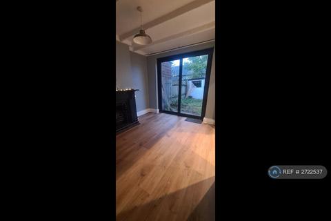 3 bedroom terraced house to rent, Barriedale, London, SE14