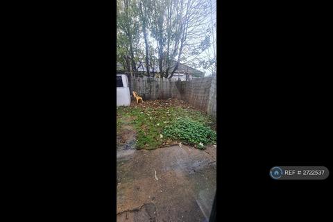 3 bedroom terraced house to rent, Barriedale, London, SE14