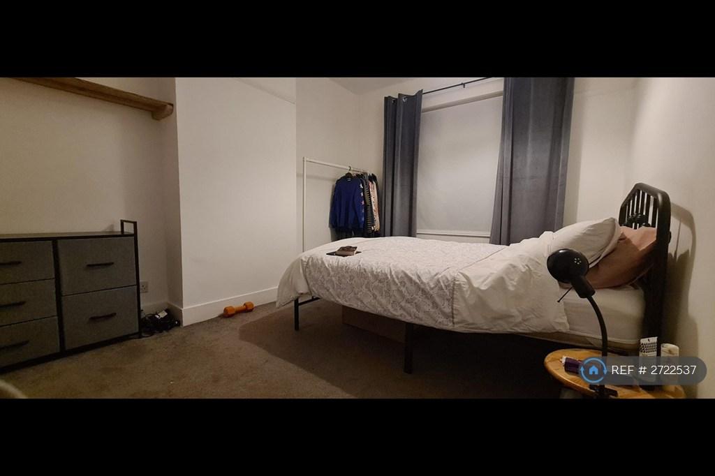 Room 2. Back Bedroom Up