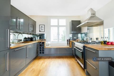 2 bedroom flat to rent, Wandsworth Road, London, SW8