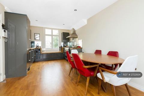 2 bedroom flat to rent, Wandsworth Road, London, SW8