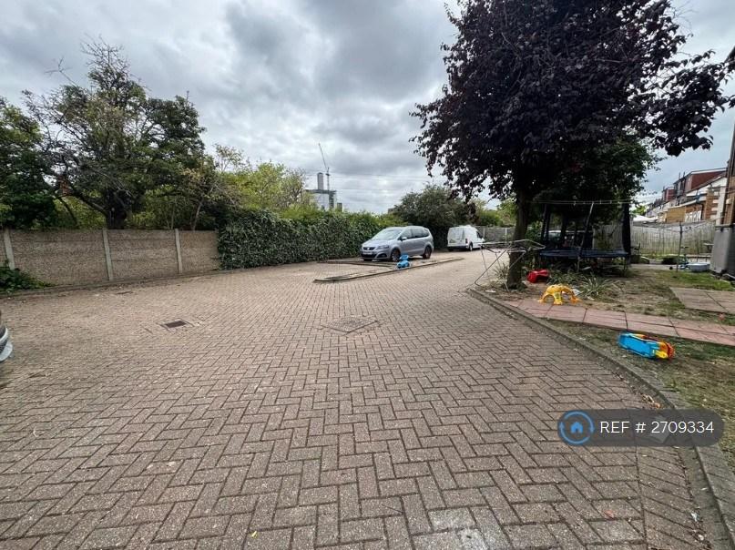Private Parking View1