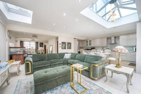 4 bedroom end of terrace house for sale, Lee Road, Perivale, Greenford, UB6