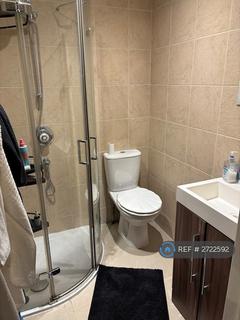 1 bedroom in a house share to rent, Avenue Park Road, London, SE27