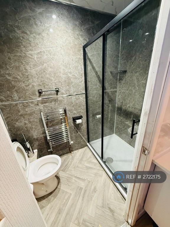Room Five: Ensuite