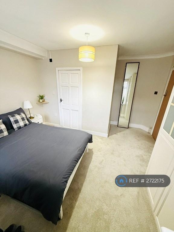 Room One: Plus Ensuite.