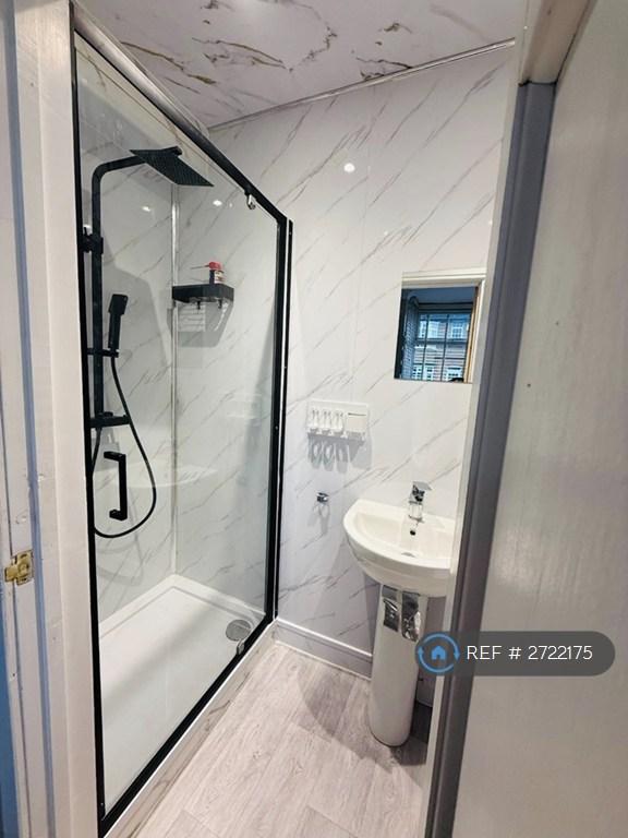 Room One: Plus Ensuite.