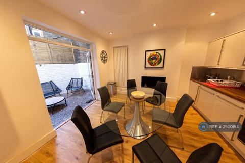 3 bedroom flat to rent, North End Rd, London, W14