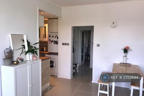 undefined, Avenue Park Road, London, SE27