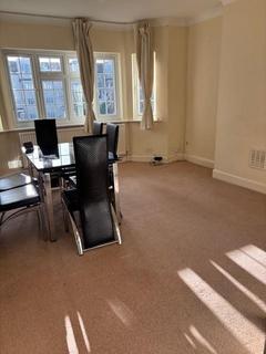 3 bedroom apartment to rent, Etchingham Court, Etchingham Park Road, N3