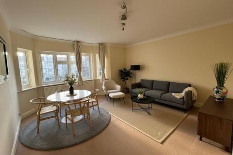 3 bedroom apartment to rent, Etchingham Court, Etchingham Park Road, N3