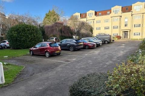 3 bedroom apartment to rent, Etchingham Court, Etchingham Park Road, N3