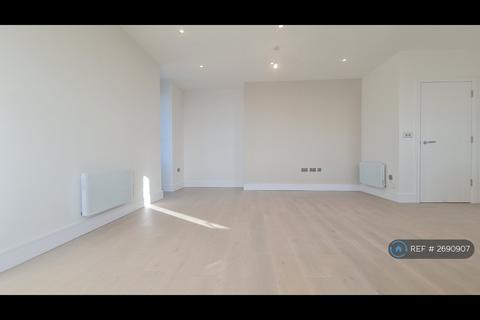 2 bedroom flat to rent, Raffles House, London, NW4