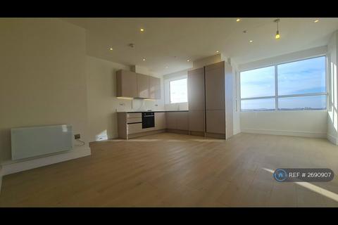 2 bedroom flat to rent, Raffles House, London, NW4