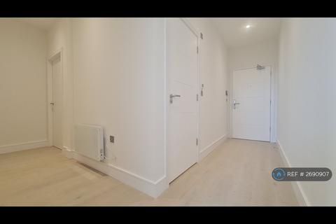 2 bedroom flat to rent, Raffles House, London, NW4