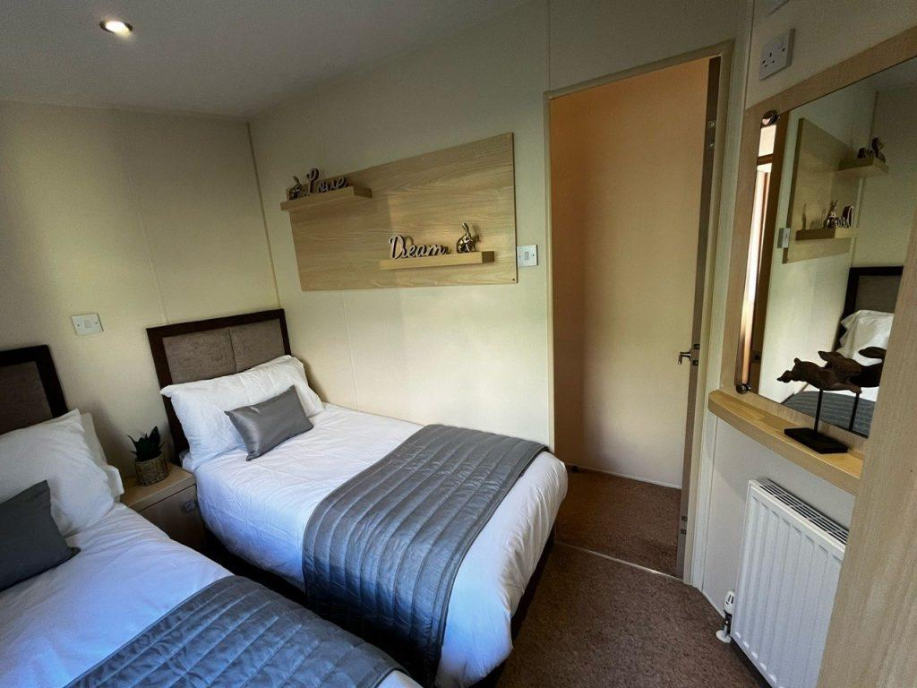 Qgz8uqwdrcl4cge5sjaxvs Bed2.jpg