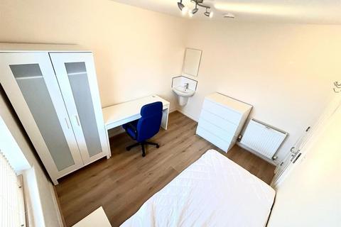 6 bedroom terraced house to rent, New Street, Leamington Spa