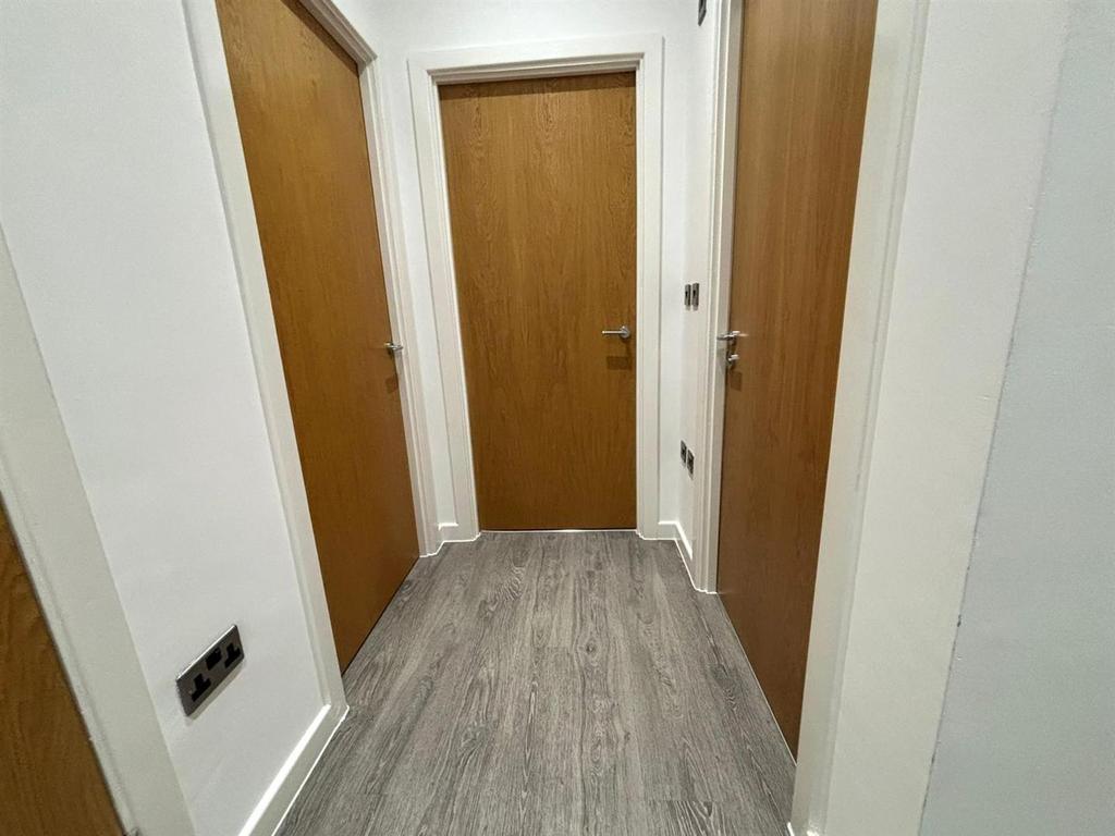 Hallway pic 2.jpeg