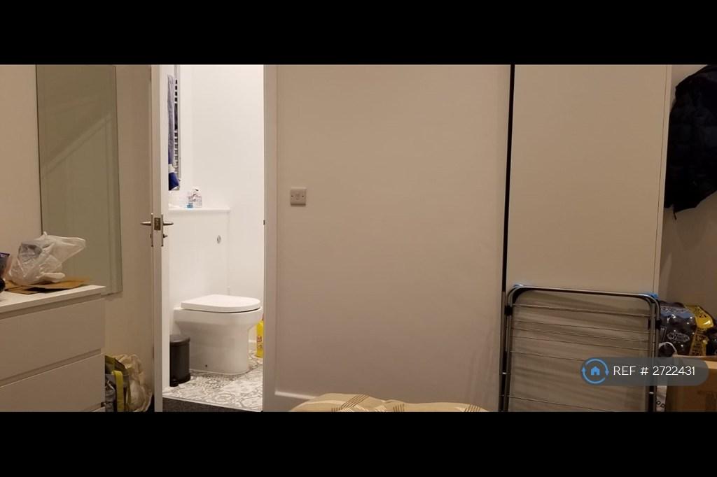 Room 4- Ensuite