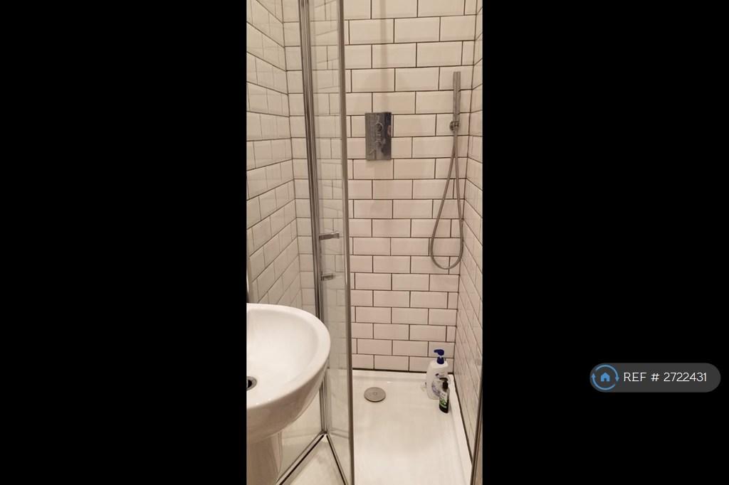 Room 4- Ensuite