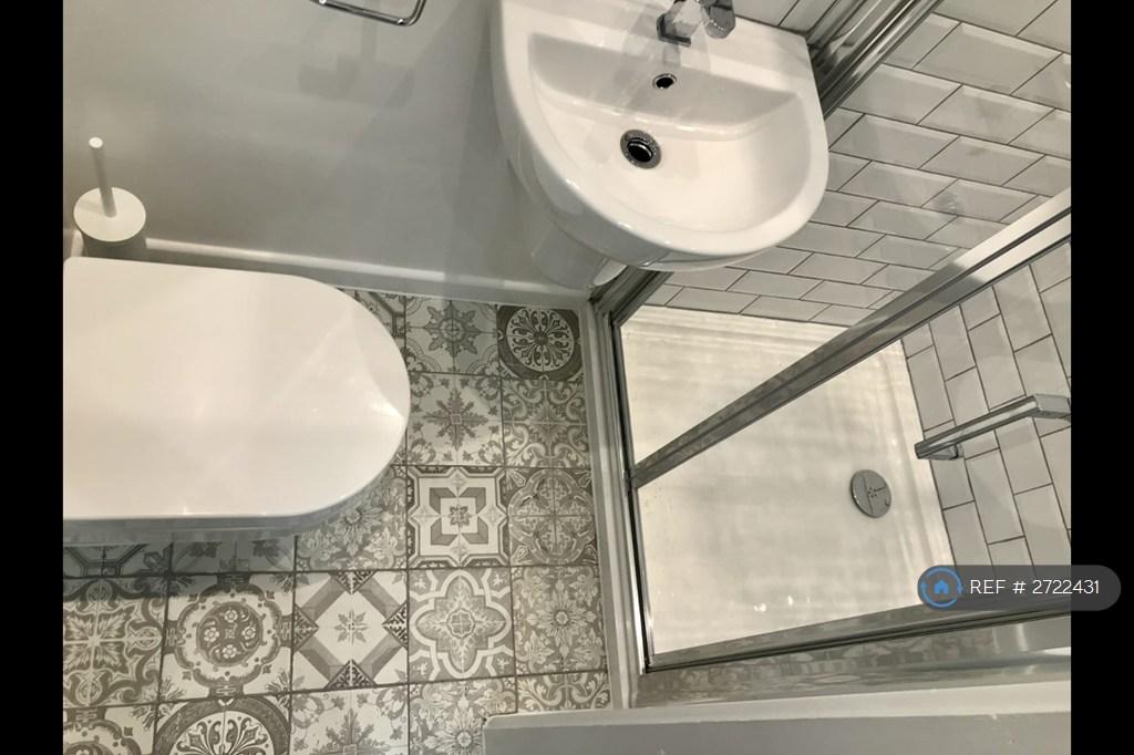 Room 5- Ensuite