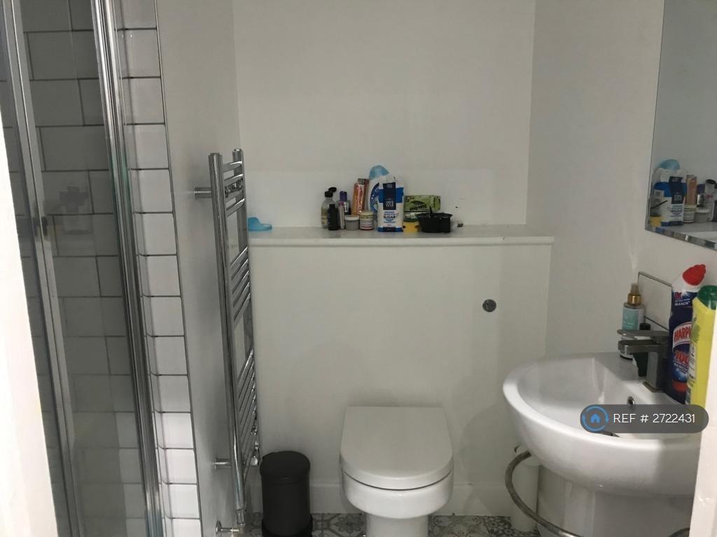 Room 8- Ensuite