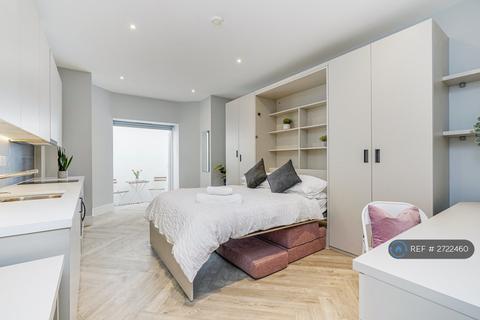 Studio to rent, Ackley House, London, W5