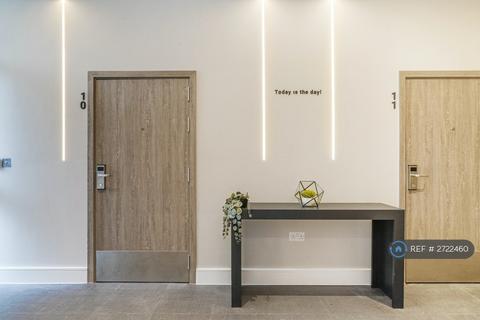Studio to rent, Ackley House, London, W5