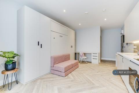 Studio to rent, Ackley House, London, W5