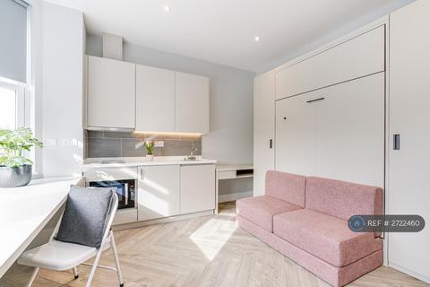 Studio to rent, Ackley House, London, W5