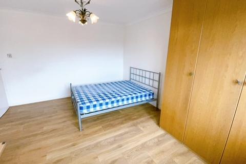 1 bedroom house of multiple occupation to rent, Westfield Road, London W13