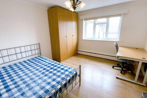 1 bedroom house of multiple occupation to rent, Westfield Road, London W13