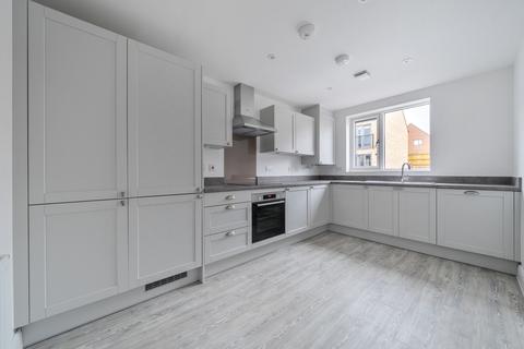 3 bedroom detached house to rent, Rotherley Gardens, Hampshire SO22
