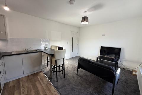 3 bedroom flat to rent, George Street, Newcastle-Under-Lyme ST5