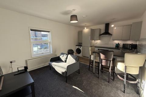 3 bedroom flat to rent, George Street, Newcastle-Under-Lyme ST5