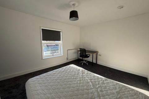 3 bedroom flat to rent, George Street, Newcastle-Under-Lyme ST5