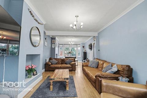 4 bedroom terraced house for sale, Cadogan Gardens, South Woodford