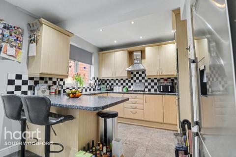 4 bedroom terraced house for sale, Cadogan Gardens, South Woodford