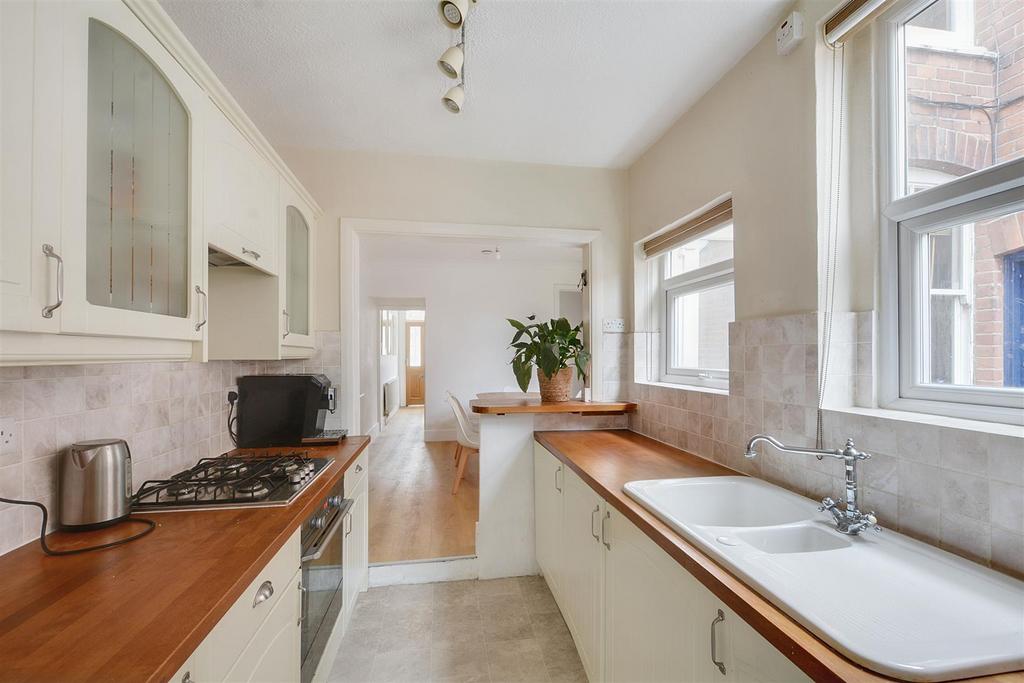 Kitchen 1.jpg