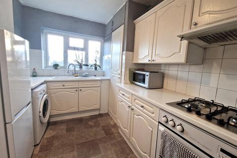 1 bedroom flat to rent, Burrow Road, Chigwell IG7 4HE