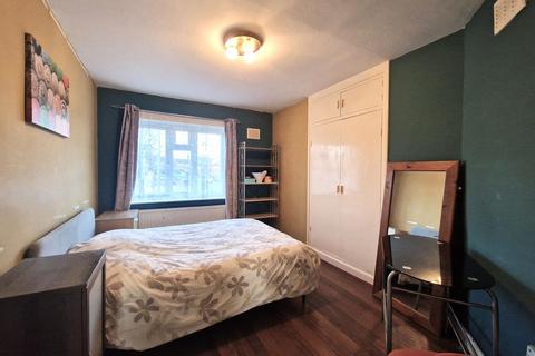 1 bedroom flat to rent, Burrow Road, Chigwell IG7 4HE