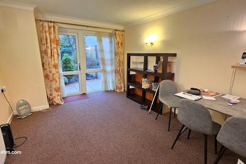 1 bedroom flat for sale, Lychgate Court, Friern Park N12