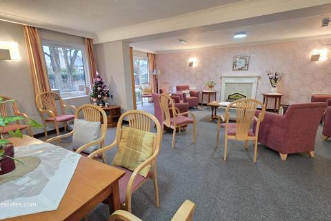 1 bedroom flat for sale, Lychgate Court, Friern Park N12