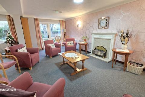 1 bedroom flat for sale, Lychgate Court, Friern Park N12