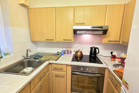 1 bedroom flat for sale, Lychgate Court, Friern Park N12