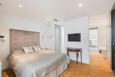 3 bedroom townhouse to rent, Star Street, London W2