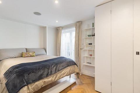 3 bedroom townhouse to rent, Star Street, London W2
